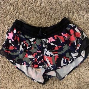 Lululemon hotty hot shorts 2.5”